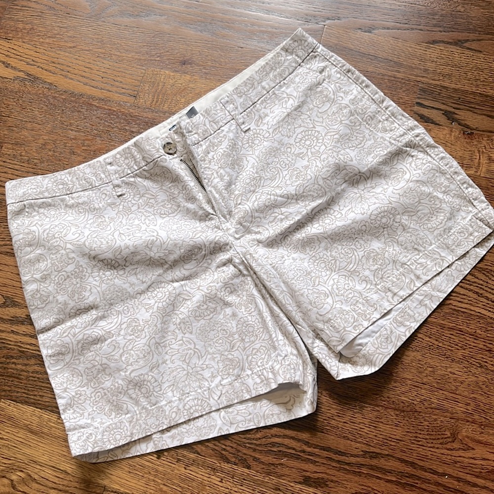 Women’s Old Navy Shorts Size 10 White cream Flower Design